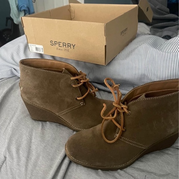 Women’s sperry booties - Picture 2 of 3